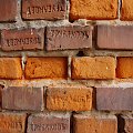 znalazłam kamienicę zbudowaną z tak sygnowanej cegły, zdjęcie zrobione na ul. Siedleckiej w Chełmie może jest ktoś z Chełma i wie coś na temat tej sygnatury?