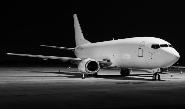 Albinos nocą. Boeing 737 w wersji B/W