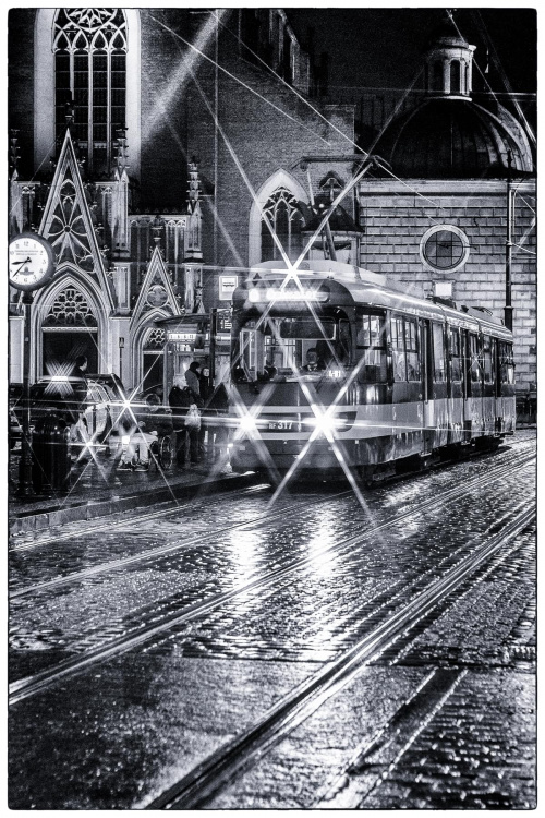 Kraków #wieczor #deszcz #tramwaj #ulica